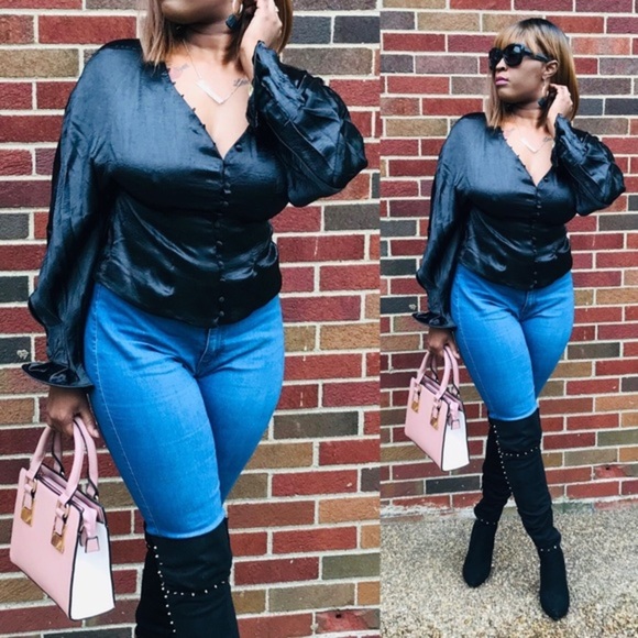 Black Shimmer‎ V-Neck Long Sleeve Cuff Blouse - Picture 4 of 5